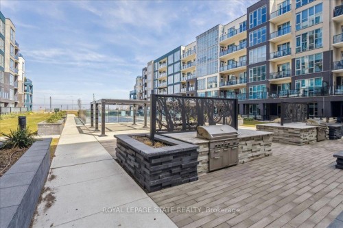 150-16 Concord Place, Grimsby, ON - Outdoor With Facade