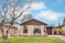 93 Searle Avenue  Toronto, ON M3H 4A8