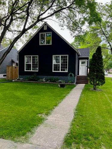 1013 Warsaw Ave, Winnipeg, MB 