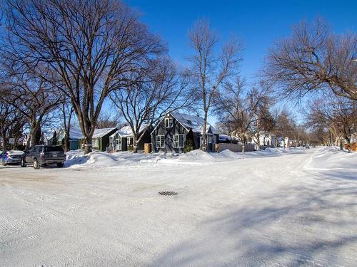 1013 Warsaw Ave, Winnipeg, MB 