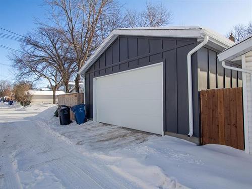 1013 Warsaw Ave, Winnipeg, MB 