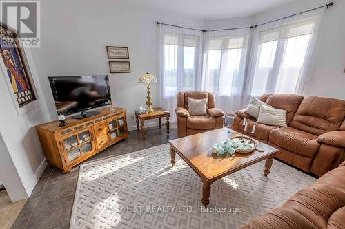 608 Copper Cliff Road, Neebing, ON - Indoor Photo Showing Living Room