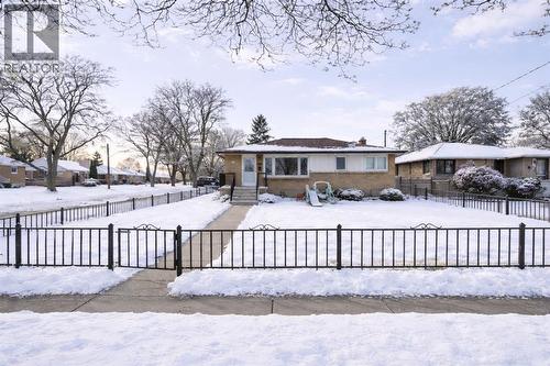 66 TWEEDSMUIR AVENUE  Sarnia, ON N7S 2S1