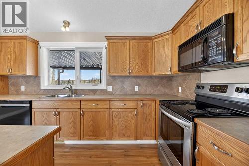 31 Valarosa Drive, Didsbury, AB - Indoor Photo Showing Kitchen With Double Sink