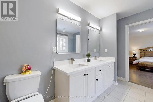 521 Mcgregor Farm Trail, Newmarket, ON - Indoor Photo Showing Bathroom