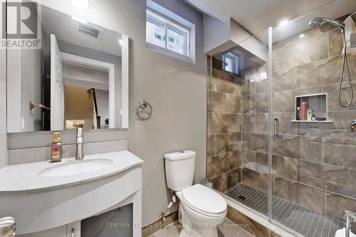 521 Mcgregor Farm Trail, Newmarket, ON - Indoor Photo Showing Bathroom