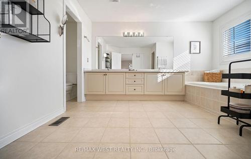 Primary Bedroom 5 Piece Ensuite - 3374 Artesian Drive, Mississauga, ON - Indoor Photo Showing Bathroom