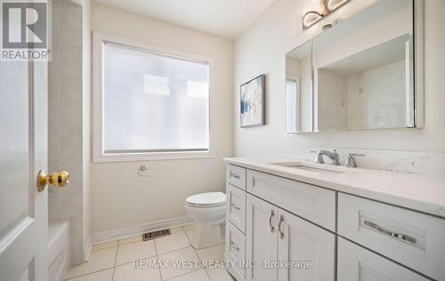 2nd Floor 4 Piece Bath - 3374 Artesian Drive, Mississauga, ON - Indoor Photo Showing Bathroom
