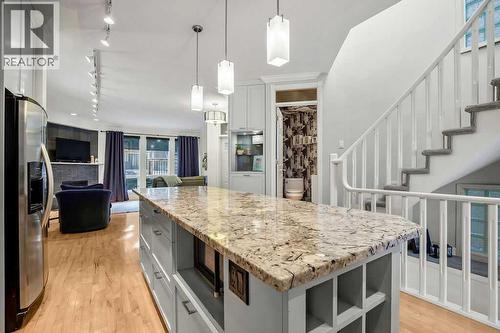 47 28 Avenue Sw, Calgary, AB - Indoor Photo Showing Kitchen With Upgraded Kitchen