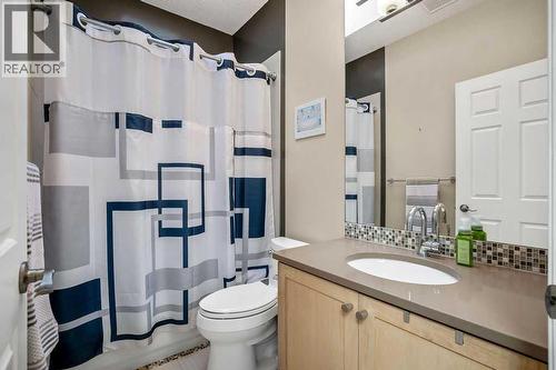 47 28 Avenue Sw, Calgary, AB - Indoor Photo Showing Bathroom
