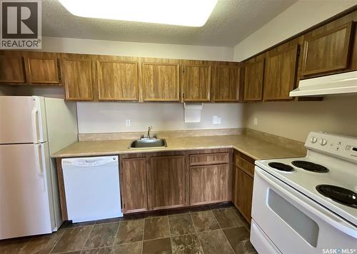 307 1808 Eaglesham Avenue, Weyburn, SK - Indoor Photo Showing Kitchen