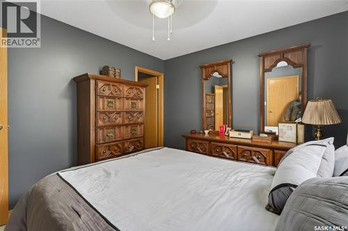 343 Bernard Bay, Prince Albert, SK - Indoor Photo Showing Bedroom