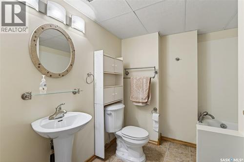 343 Bernard Bay, Prince Albert, SK - Indoor Photo Showing Bathroom
