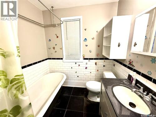 1128 Garnet Street, Regina, SK - Indoor Photo Showing Bathroom