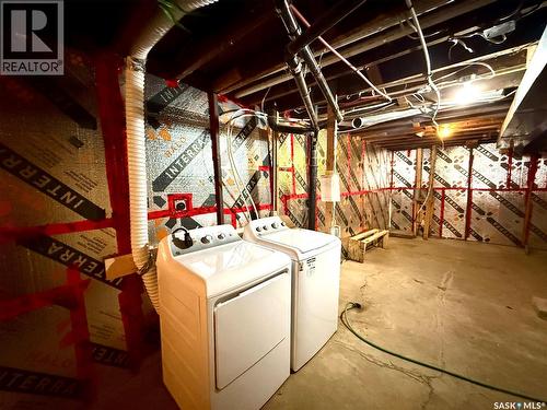 1128 Garnet Street, Regina, SK - Indoor Photo Showing Laundry Room