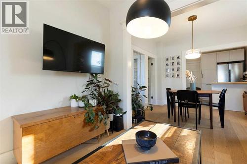 317 18 Avenue Nw, Calgary, AB - Indoor Photo Showing Dining Room