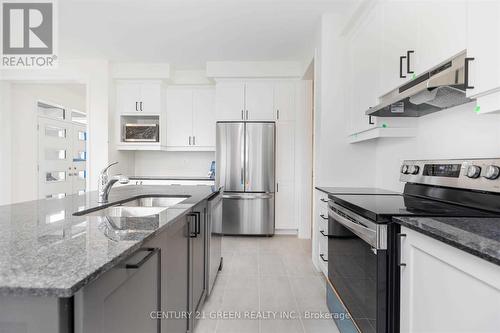 3140 Willowridge Path, Pickering, ON - Indoor Photo Showing Kitchen With Stainless Steel Kitchen With Double Sink With Upgraded Kitchen