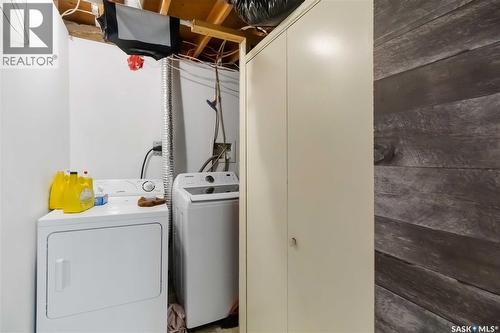 321 Guelph Crescent, Saskatoon, SK - Indoor Photo Showing Laundry Room
