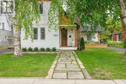 285 MAPLE STREET  Collingwood, ON L9Y 2R3