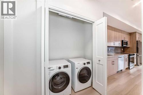 7320, 1802 Mahogany Boulevard Se, Calgary, AB - Indoor Photo Showing Laundry Room