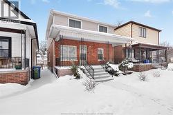 907 GLADSTONE AVENUE Unit# MAIN  Windsor, ON N9A 2R5