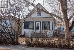 521 7 Street NE  Calgary, AB T2E 4C5