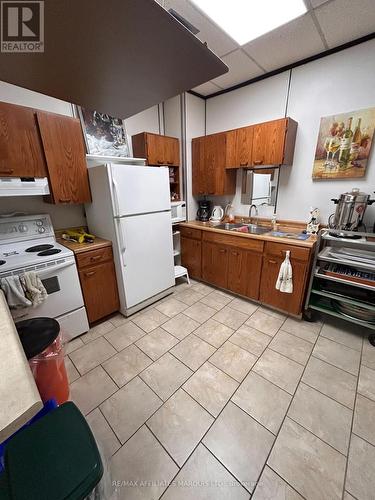 6 - 308 Second Street E, Cornwall, ON - Indoor Photo Showing Kitchen With Double Sink