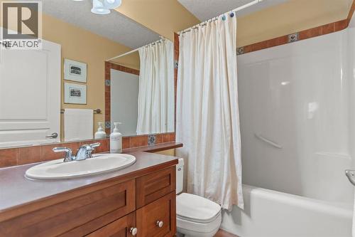 153 Crestridge Way Sw, Calgary, AB - Indoor Photo Showing Bathroom