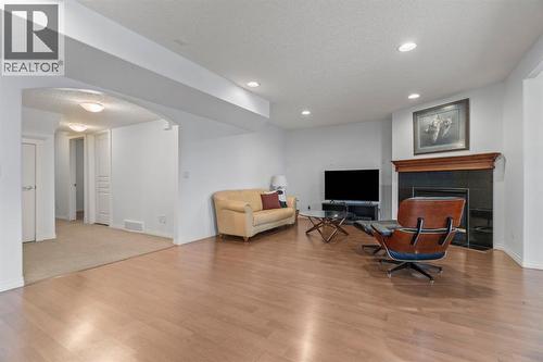 153 Crestridge Way Sw, Calgary, AB - Indoor