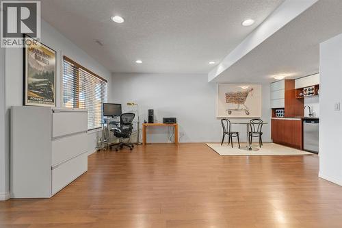 153 Crestridge Way Sw, Calgary, AB - Indoor