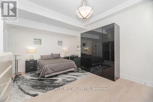 1595 Calverton Court, Mississauga, ON - Indoor Photo Showing Bedroom