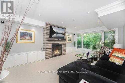 1595 Calverton Court, Mississauga, ON - Indoor Photo Showing Living Room With Fireplace