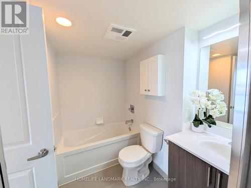 718 - 75 Norman Bethune Avenue, Richmond Hill, ON - Indoor Photo Showing Bathroom