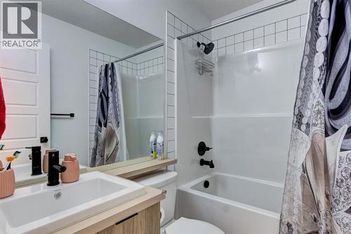 888 Walgrove Boulevard Se, Calgary, AB - Indoor Photo Showing Bathroom