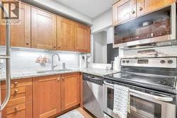 Upgraded kitchen with high quality cabinets and stainless steel appliances - 