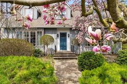 1735 SUNNINGDALE BEND  Mississauga, ON L5J 1G1