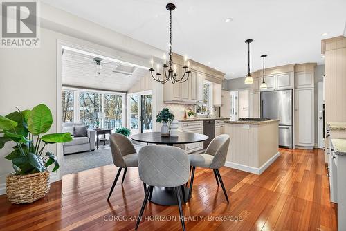1735 Sunningdale Bend, Mississauga, ON - Indoor Photo Showing Dining Room