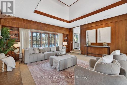 1735 Sunningdale Bend, Mississauga, ON - Indoor Photo Showing Living Room