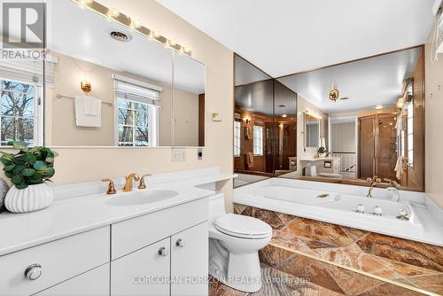 1735 Sunningdale Bend, Mississauga, ON - Indoor Photo Showing Bathroom
