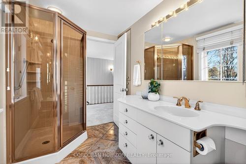 1735 Sunningdale Bend, Mississauga, ON - Indoor Photo Showing Bathroom