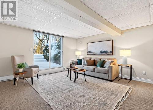 1735 Sunningdale Bend, Mississauga, ON - Indoor Photo Showing Living Room