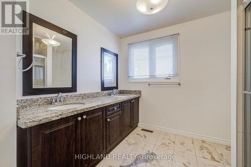 257 Huntington Ridge Drive, Mississauga, ON - Indoor Photo Showing Bathroom