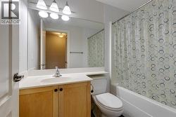 4 pc main bathroom - 
