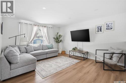 78 Aitken Crescent, Regina, SK - Indoor Photo Showing Living Room
