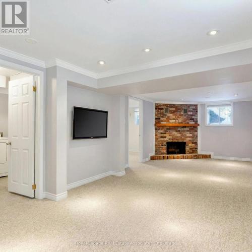 958 Fletcher Valley Crescent, Mississauga, ON - Indoor With Fireplace