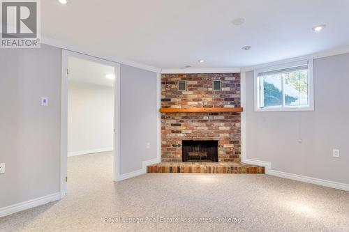 958 Fletcher Valley Crescent, Mississauga, ON - Indoor Photo Showing Living Room With Fireplace