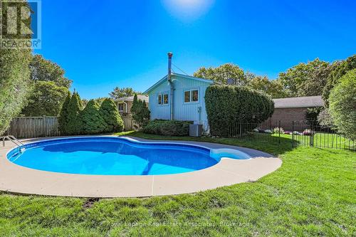 958 Fletcher Valley Crescent, Mississauga, ON - Outdoor With In Ground Pool With Backyard