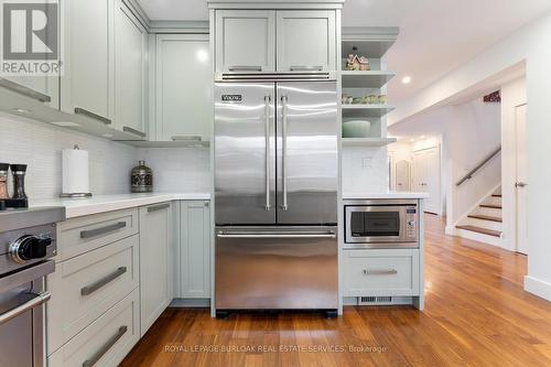 519 Regina Drive, Burlington, ON - Indoor Photo Showing Kitchen With Upgraded Kitchen