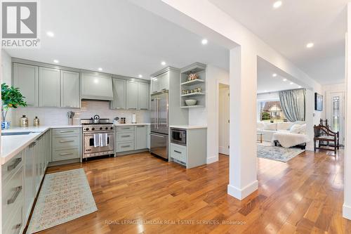 519 Regina Drive, Burlington, ON - Indoor Photo Showing Kitchen With Upgraded Kitchen