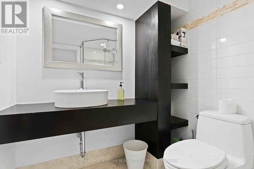 519 Regina Drive, Burlington, ON - Indoor Photo Showing Bathroom